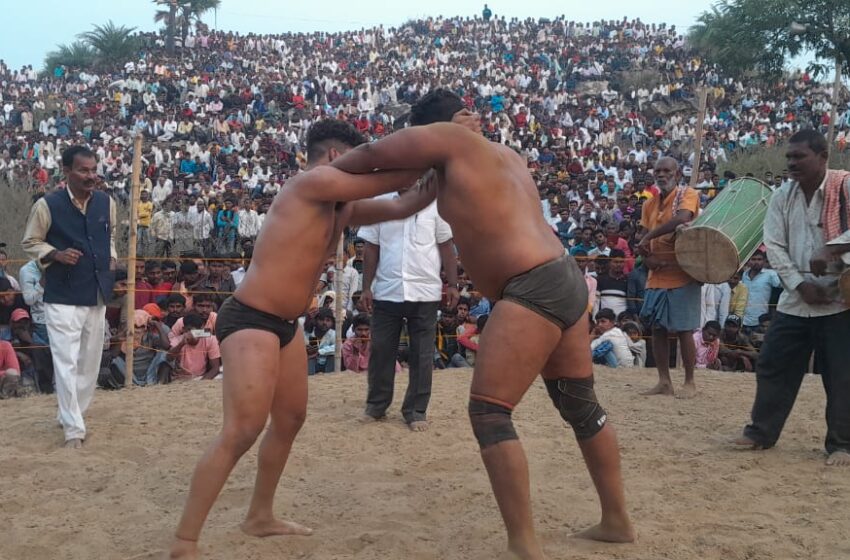  नवादा में दंगल,जम्मू के सुल्तान दीपक ने पंजाब के पहलवान बॉबी को चटाई धूल