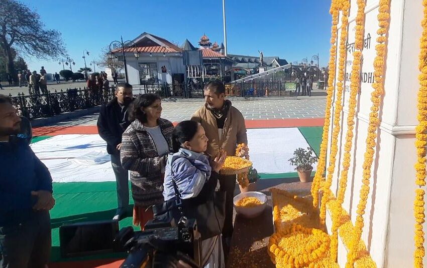  शिमला के रिज मैदान पर मनाई इंदिरा गांधी की जयंती, कांग्रेस नेताओं ने दी श्रद्धांजलि