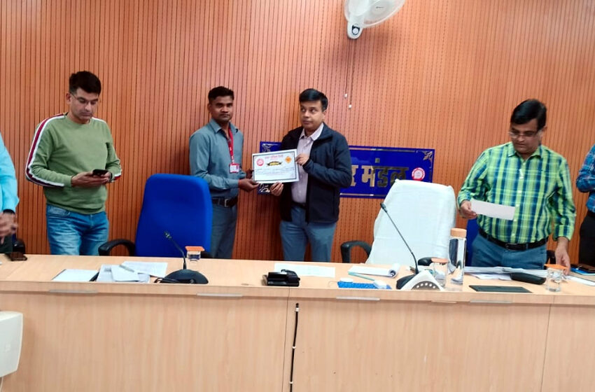  रेल पटरी की वैल्डिंग टूटी, की-मैन दीपक ने देखकर तुरंत सूचना दी तो टली दुर्घटना: अब डीआरएम ने किया सम्मान