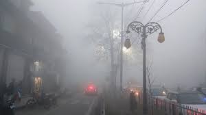  श्रीनगर शहर लगातार तीसरे दिन घने कोहरे से ढका रहा