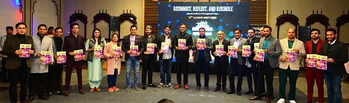  आगमन में पूर्व छात्रों की पत्रिका इनटच-9 का विमोचन