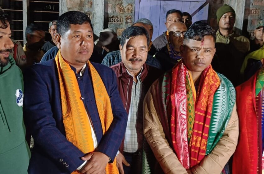  उत्तराखंड के निर्माणाधीन सुरंग से बाहर निकले असम के दो श्रमिक पहुंचे अपने घर