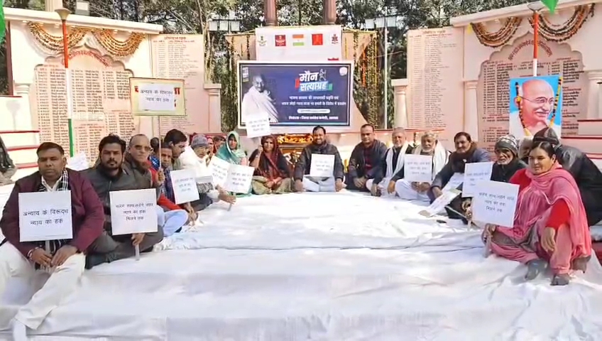  असम में राहुल गांधी को मंदिर जाने से रोकने का कांग्रेसियों ने लगाया आरोप, अलवर में किया मौन सत्याग्रह