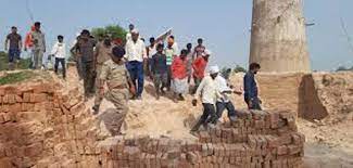  ईंट भट्ठे की मिट्टी में दबकर छोटे बच्चे की मौत