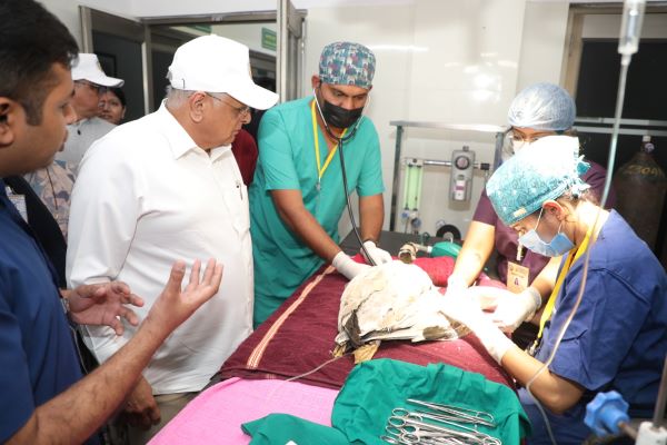  मुख्यमंत्री ने अहमदाबाद में वाइल्ड लाइफ केयर सेंटर का निरीक्षण किया