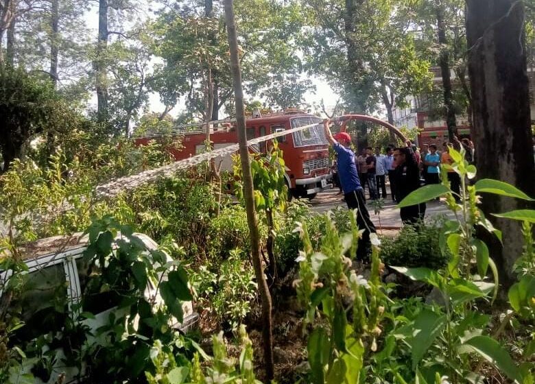  आईडीपीएल चौकी के बाहर खड़े पांच वाहन धू-धू कर जले, मचा हड़कंप