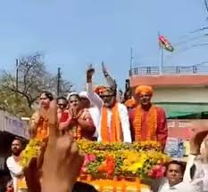  अंसारी परिवार के ”फाटक” के सामने नीरज शेखर ने दिखाया था दम