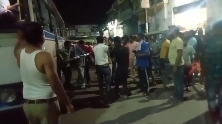  गर्भवती महिला की चलती बस में हुआ प्रसव, अस्पताल पहुंचाया