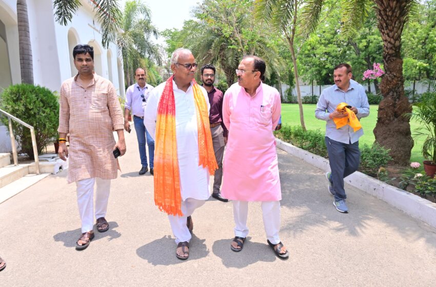  शिक्षा मंत्री मदन दिलावर के घर संवेदना प्रकट करने पहुंचे विधानसभा अध्यक्ष