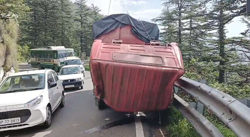  शिमला में तीन सड़क हादसों में पांच घायल, दो की हालत नाजुक