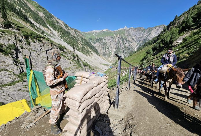  4821 श्रद्धालुओं का एक और जत्था जम्मू से कश्मीर घाटी के लिए रवाना