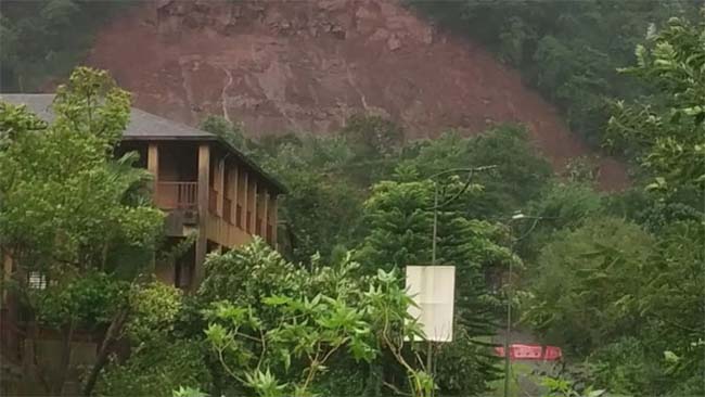 पुणे के लवासा पहाड़ी में भू-स्खलन, मलबे में दो बंगले दबे, चार लोग लापता