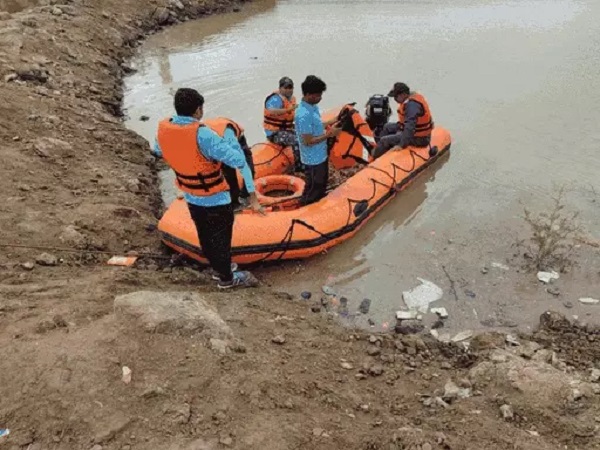  भोपाल : बैरसिया के तालाब में डूबने से तीन बालकों की मौत, एक का शव रात में मिला, दो के शव सुबह निकाले