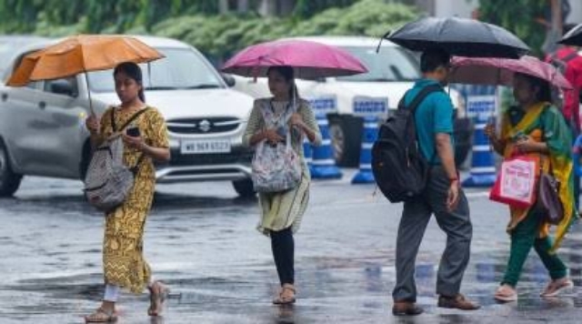  दक्षिण बंगाल में भारी बारिश के बाद गिरा पारा