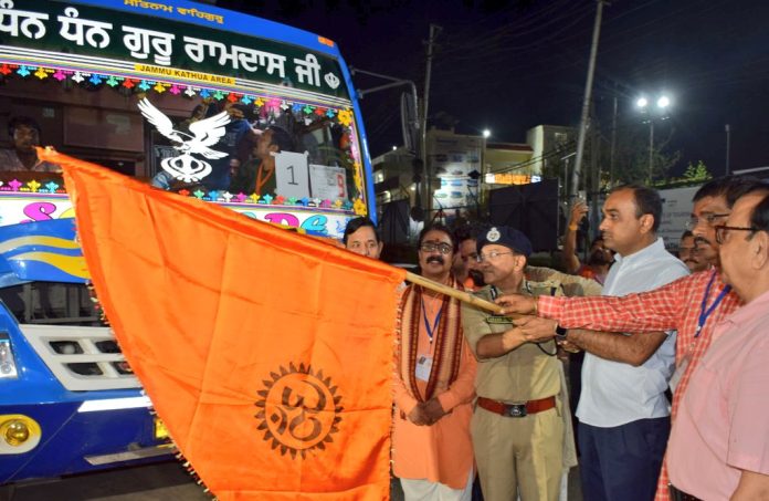  बाबा बूढ़ा अमरनाथ के दर्शन के लिए तीर्थयात्रियों का पहला जत्था रवाना