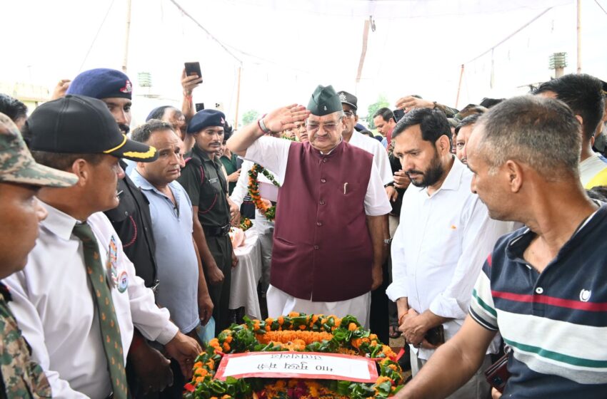  सैनिक कल्याण मंत्री जोशी ने शहीद सत्ये सिंह बिष्ट को दी श्रद्धांजलि