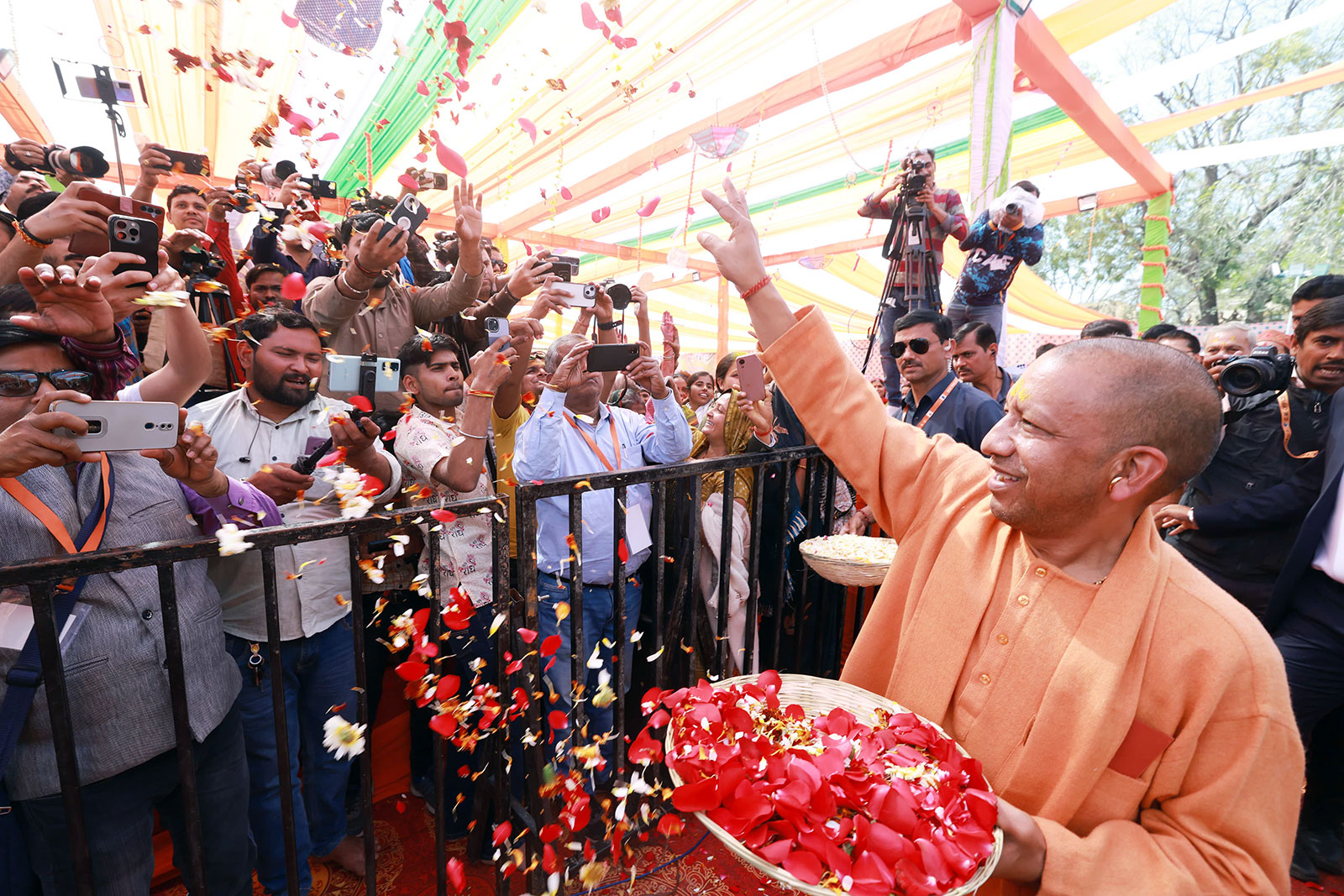 कांवड़ यात्रा को बदनाम करने वालों की खैर नहीं: CM योगी का सख्त निर्देश,बेनकाब होंगे उपद्रवी…