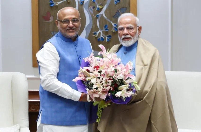  एनडीए संसदीय दल की बैठक शुरू; पीएम मोदी ने उपराष्ट्रपति उम्मीदवार सी.पी. राधाकृष्णन को किया सम्मानित