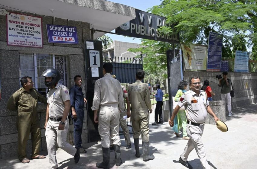  दिल्ली के छह स्कूलों को बम से उड़ाने की धमकी: पुलिस और दमकल विभाग मौके पर