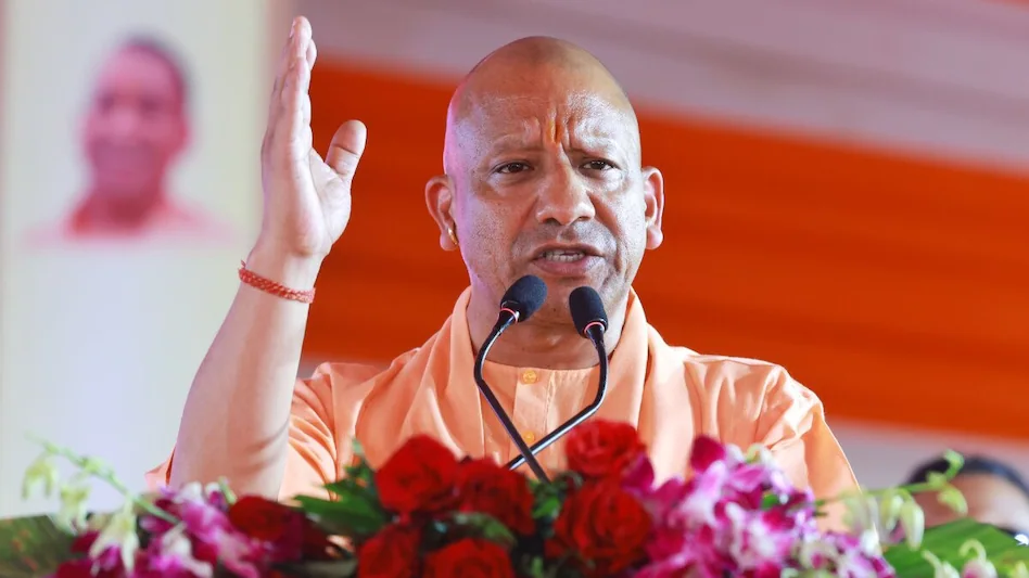 योगी का बिहार में तीखा प्रहार: RJD-कांग्रेस पर ‘बुर्का विवाद’ और ‘वोट चोरी’ का आरोप, विकास का दम भरा