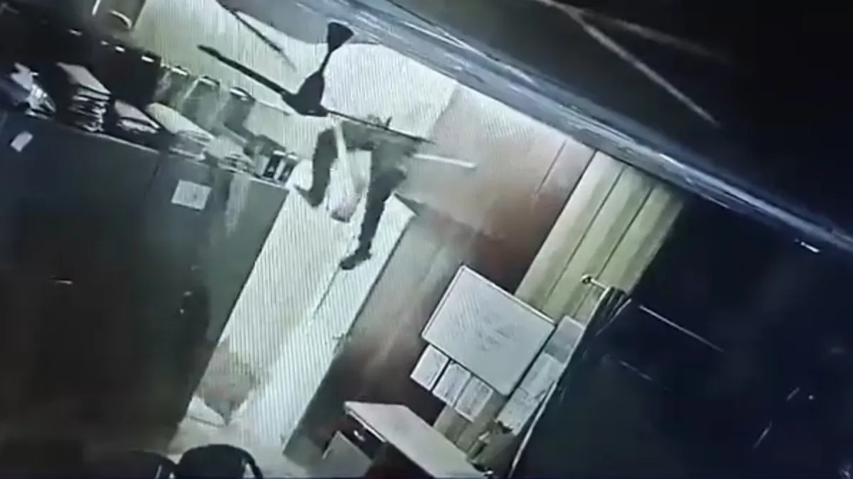 देहरादून चोरी: एंग्री यंग मैन स्टाइल में चोर की फिल्मी एंट्री, CCTV ने पकड़ ली हरकत