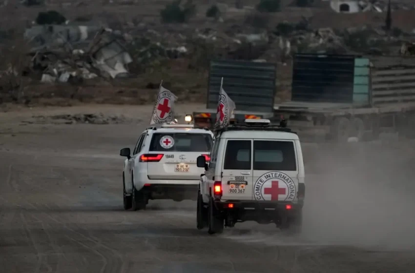  हमास ने गाजा में रेड क्रॉस को सौंपे 2 ताबूत: मृत बंधकों के अवशेष, इजरायल का दबाव बढ़ा