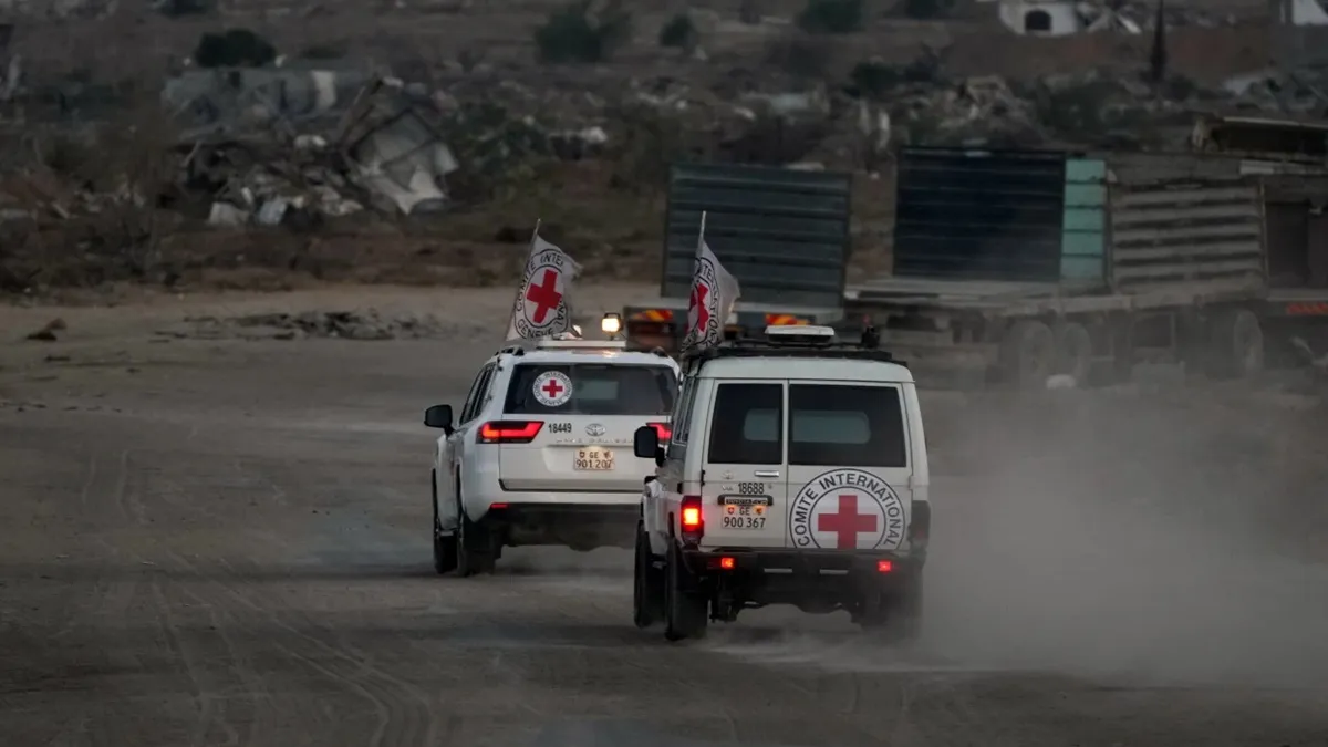 हमास ने गाजा में रेड क्रॉस को सौंपे 2 ताबूत: मृत बंधकों के अवशेष, इजरायल का दबाव बढ़ा