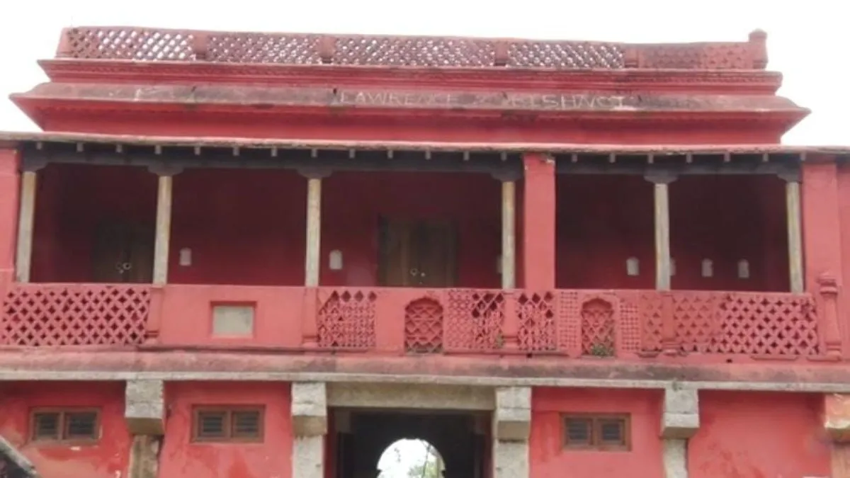 इतिहास की दीवार पर गैंगस्टर का नाम: टीपू सुल्तान पैलेस पर लॉरेंस बिश्नोई की ग्राफिटी से भड़का आक्रोश!