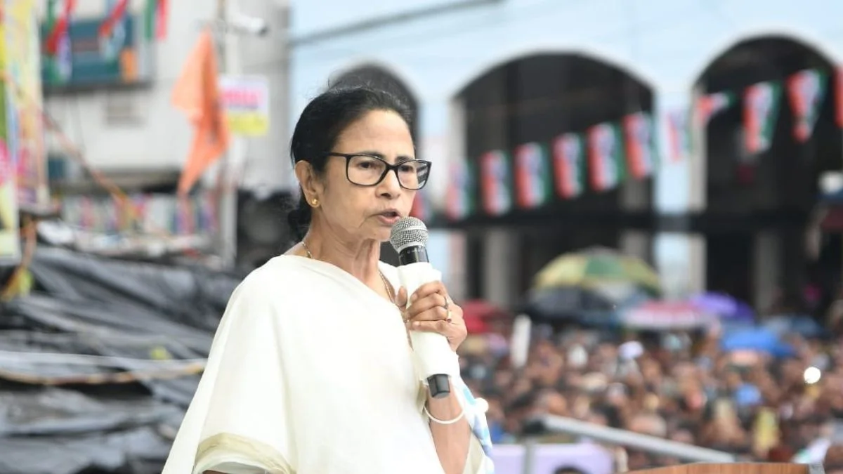 ममता बनर्जी का चुनाव आयोग और भाजपा पर बड़ा हमला: ‘लोकतंत्र बचाने के लिए अब सड़कों पर होगी जंग’