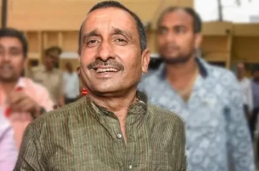 उन्नाव न्याय की जंग: इंडिया गेट पर फफक कर रो पड़ी दुष्कर्म पीड़िता, कुलदीप सेंगर की जमानत पर दिल्ली में भारी आक्रोश