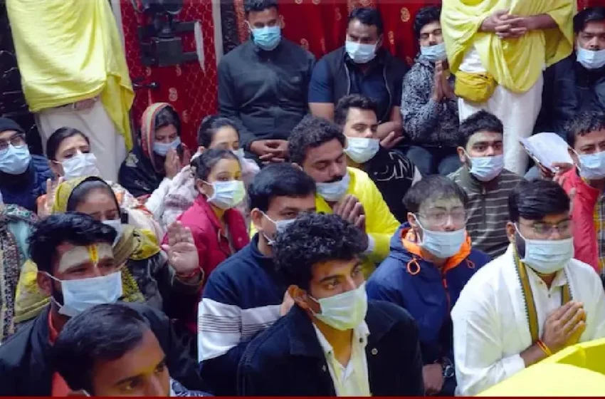  Palash Muchhal In Vrindavan: स्मृति मंधाना से शादी टूटने के बाद प्रेमानंद जी महाराज के दरबार में पहुंचे पलाश मुच्छल, तस्वीरें वायरल।