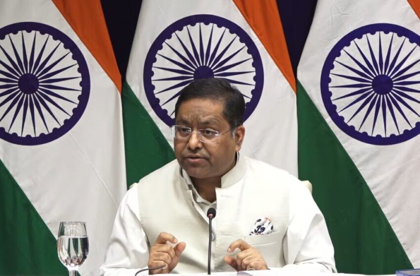  बांग्लादेश हाई कमीशन प्रदर्शन मामला: विदेश मंत्रालय ने दी सफाई, कहा- ‘न सुरक्षा में चूक हुई, न बैरिकेड टूटे; भ्रामक खबरें फैला रहा बांग्लादेशी मीडिया’