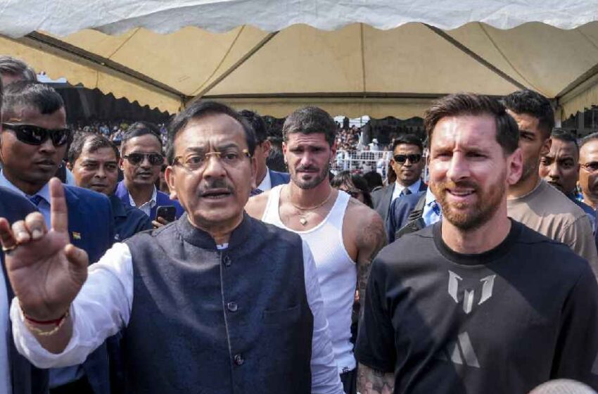  पश्चिम बंगाल खेल मंत्री अरूप बिस्वास का इस्तीफा: मेसी प्रकरण और युवा भारती स्कैंडल के बीच बढ़ते विवाद