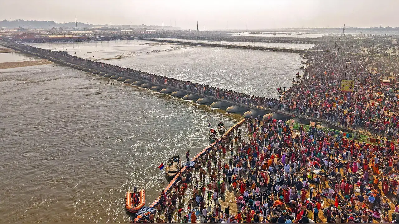 प्रयागराज मौनी अमावस्या 2026: संगम तट पर भारी बवाल, शंकराचार्य के रथ को रोकने पर भड़की हिंसा और तनाव