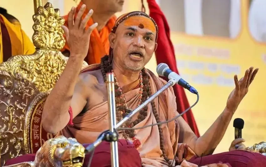  प्रयागराज माघ मेला में टकराव: स्वामी अविमुक्तेश्वरानंद और प्रशासन के बीच आर-पार की जंग, ‘शंकराचार्य’ की उपाधि पर माँगा प्रमाण