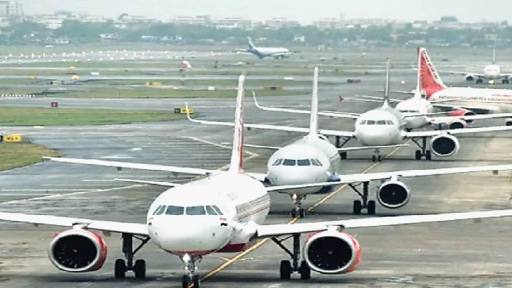 आसमान में गहराता संकट: विमान हादसों के बीच संसद में बड़ा खुलासा, DGCA और एयरपोर्ट अथॉरिटी में हजारों पद खाली