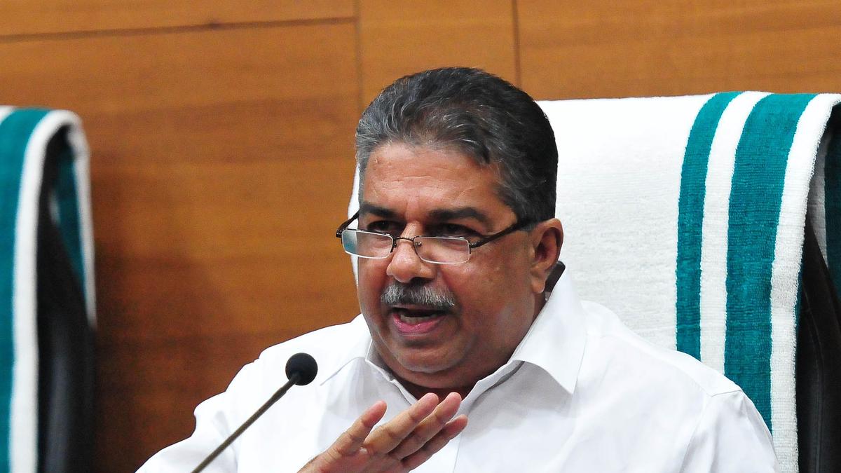 केरल की सियासत में उबाल: कासरगोड चुनाव नतीजों पर मंत्री साजी चेरियन के बयान ने छेड़ी नई बहस, सांप्रदायिकता और धर्मनिरपेक्षता पर आमने-सामने आए दल