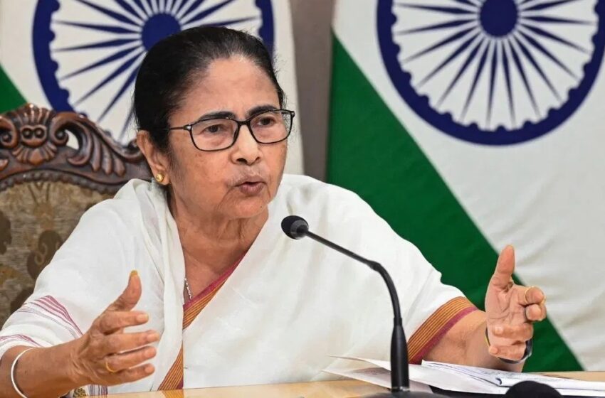  बंगाल में राजनीतिक संग्राम: ईडी की कार्रवाई, दिल्ली में टीएमसी का जोरदार प्रदर्शन और ममता बनर्जी का शक्ति प्रदर्शन