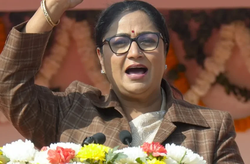  गणतंत्र दिवस पर दिल्ली सीएम रेखा गुप्ता का जोरदार संबोधन: अंबेडकर-हेडगेवार को नमन, 11 महीनों की उपलब्धियां गिनाईं, कई बड़ी योजनाओं का ऐलान