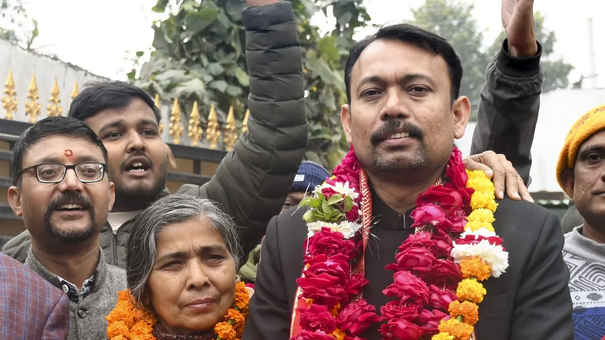 बरेली के पूर्व सिटी मजिस्ट्रेट अलंकार अग्निहोत्री ने की नई राजनीतिक पार्टी की घोषणा: नाम होगा ‘सनातनी पार्टी’, विजय एकादशी पर बांके बिहारी जी के आशीर्वाद से लिया फैसला