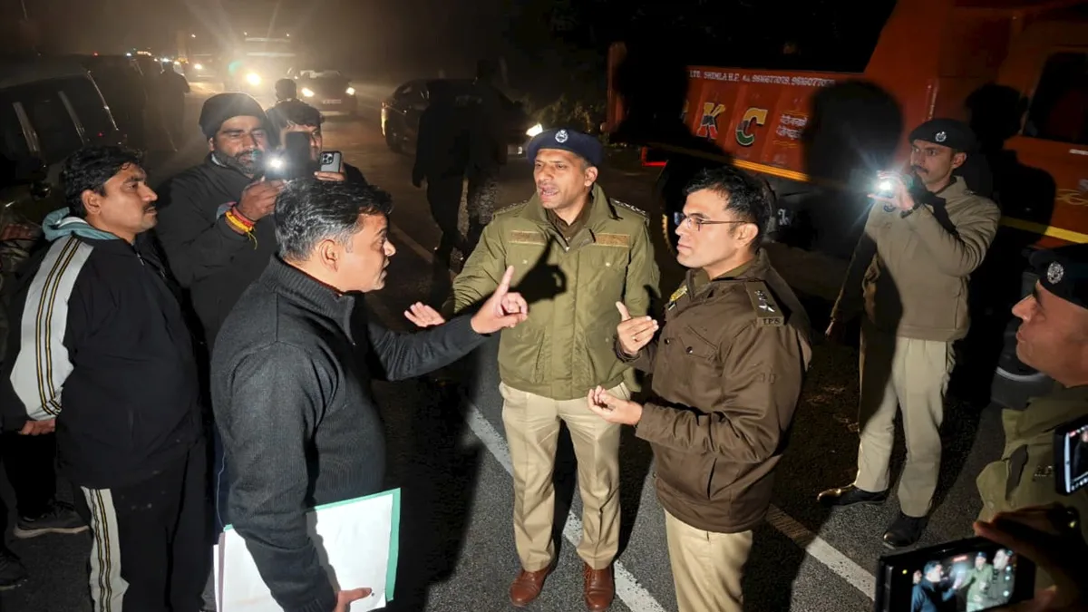 शिमला में दिल्ली और हिमाचल पुलिस के बीच 24 घंटे तक चला हाई-वोल्टेज ड्रामा खत्म, तीन यूथ कांग्रेस कार्यकर्ताओं को ट्रांजिट रिमांड पर दिल्ली ले गई पुलिस