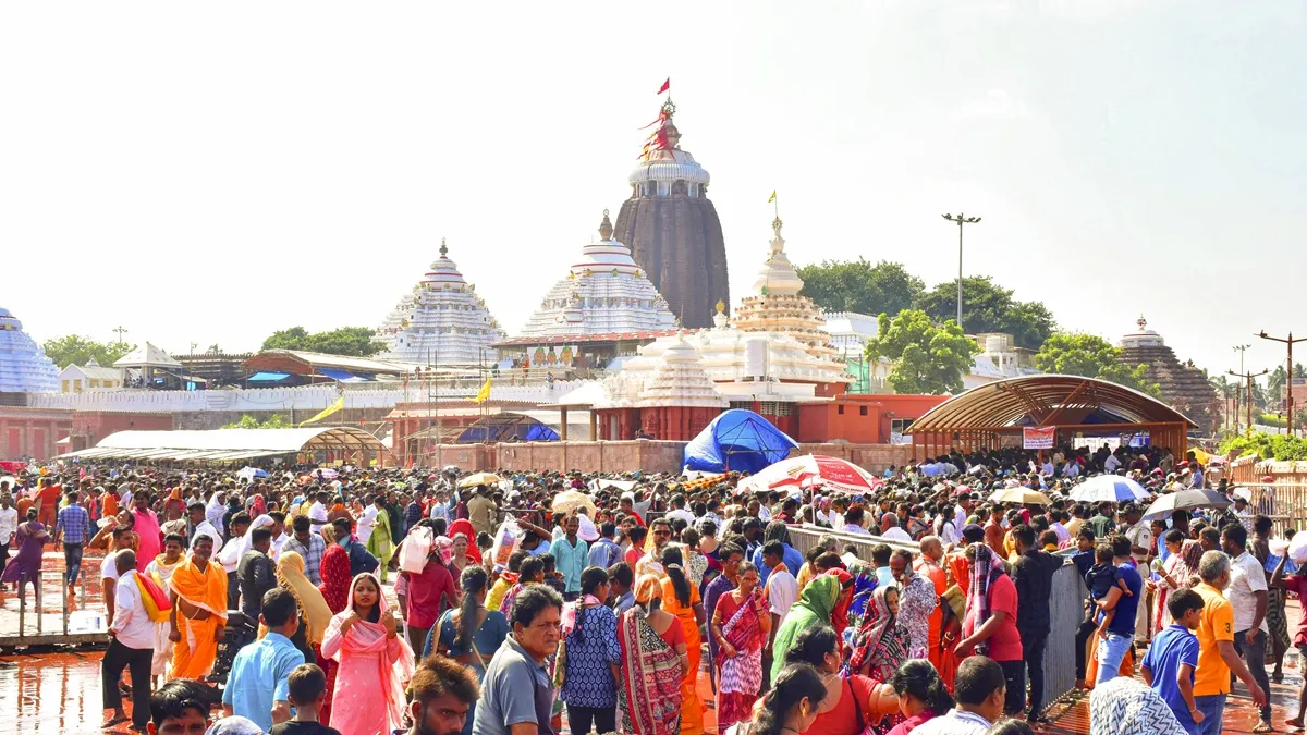 ओडिशा के पुरी स्थित प्रसिद्ध श्री जगन्नाथ मंदिर में आज बुधवार शाम को भक्तों के लिए दर्शन व्यवस्था अस्थायी रूप से बंद रहेगी।
