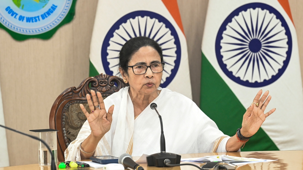 पश्चिम बंगाल विधानसभा चुनाव: अंतिम मतदाता सूची और चुनावी तैयारियों पर दिल्ली में बड़ी बैठक, क्या एक ही चरण में होगा मतदान?