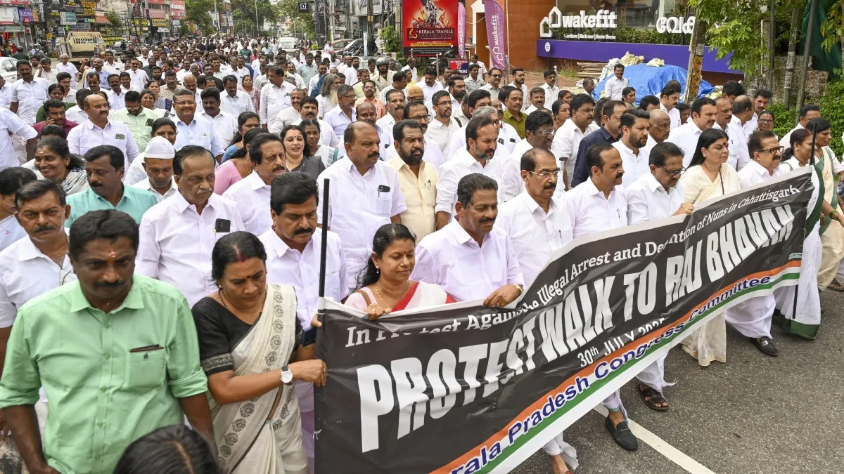 केरल में देशव्यापी बंद: हड़ताल में शामिल सरकारी कर्मचारियों की सैलरी कटेगी, सिर्फ 4 वजहों पर मिलेगी छुट्टी – सरकार का सख्त आदेश