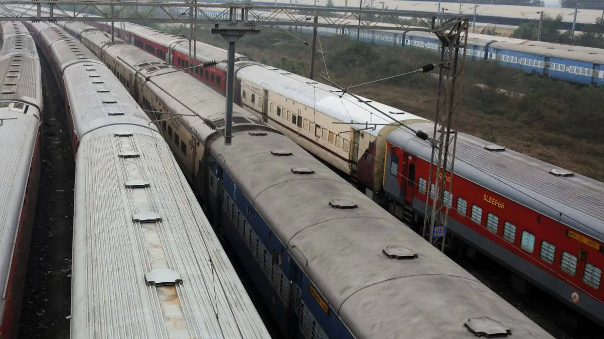 होली स्पेशल ट्रेनें शुरू: नई दिल्ली-कटड़ा और वाराणसी-कटड़ा के बीच चलेंगी अतिरिक्त ट्रेनें, बुकिंग शुरू