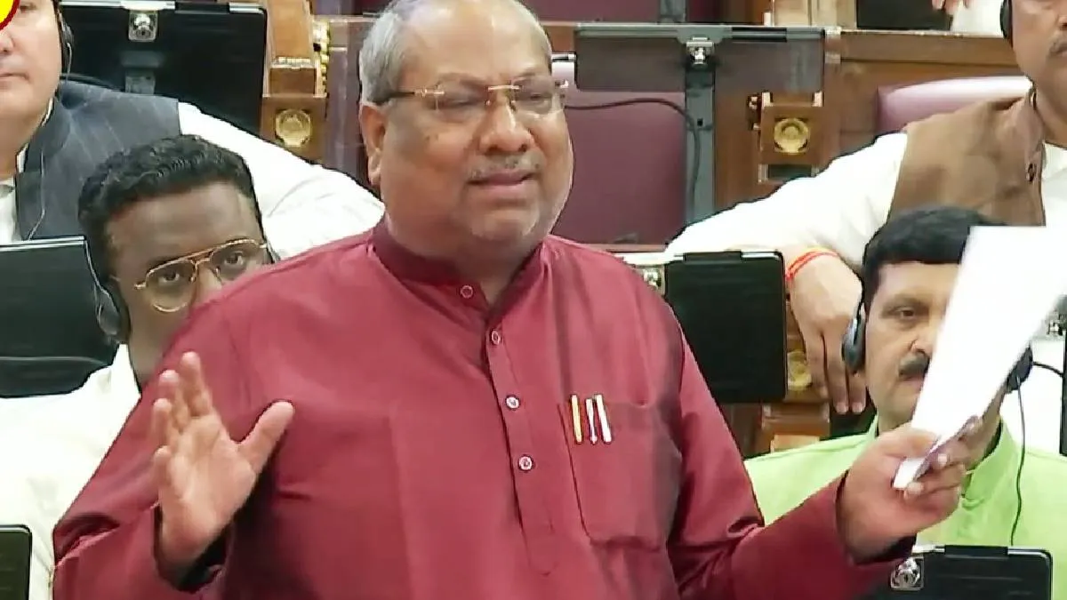 लखनऊ: यूपी विधानसभा में हंगामा, सपा विधायकों ने मंत्री संजय निषाद के हाथ से कागज छीना, हाथापाई की नौबत