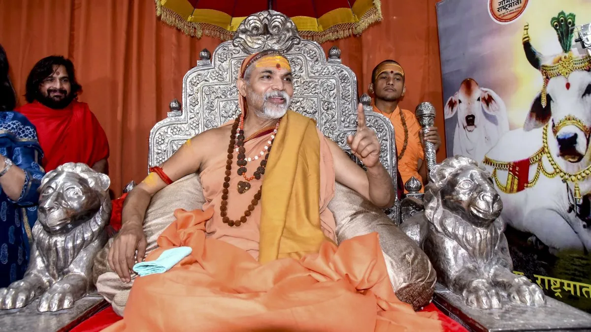 इलाहाबाद हाई कोर्ट ने शंकराचार्य स्वामी अविमुक्तेश्वरानंद सरस्वती को यौन उत्पीड़न के गंभीर मामले में बड़ी राहत प्रदान की है। कोर्ट ने उनकी गिरफ्तारी पर रोक लगा दी है और अगली सुनवाई तक उन्हें अंतरिम सुरक्षा दी है।