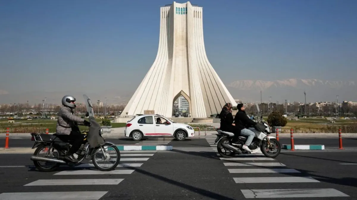 ईरान में तनाव के बीच भारतीय दूतावास ने जारी की हाई अलर्ट एडवाइजरी: नागरिकों को आज ही देश छोड़ने की सलाह, अमेरिकी हमले की आशंका बढ़ी