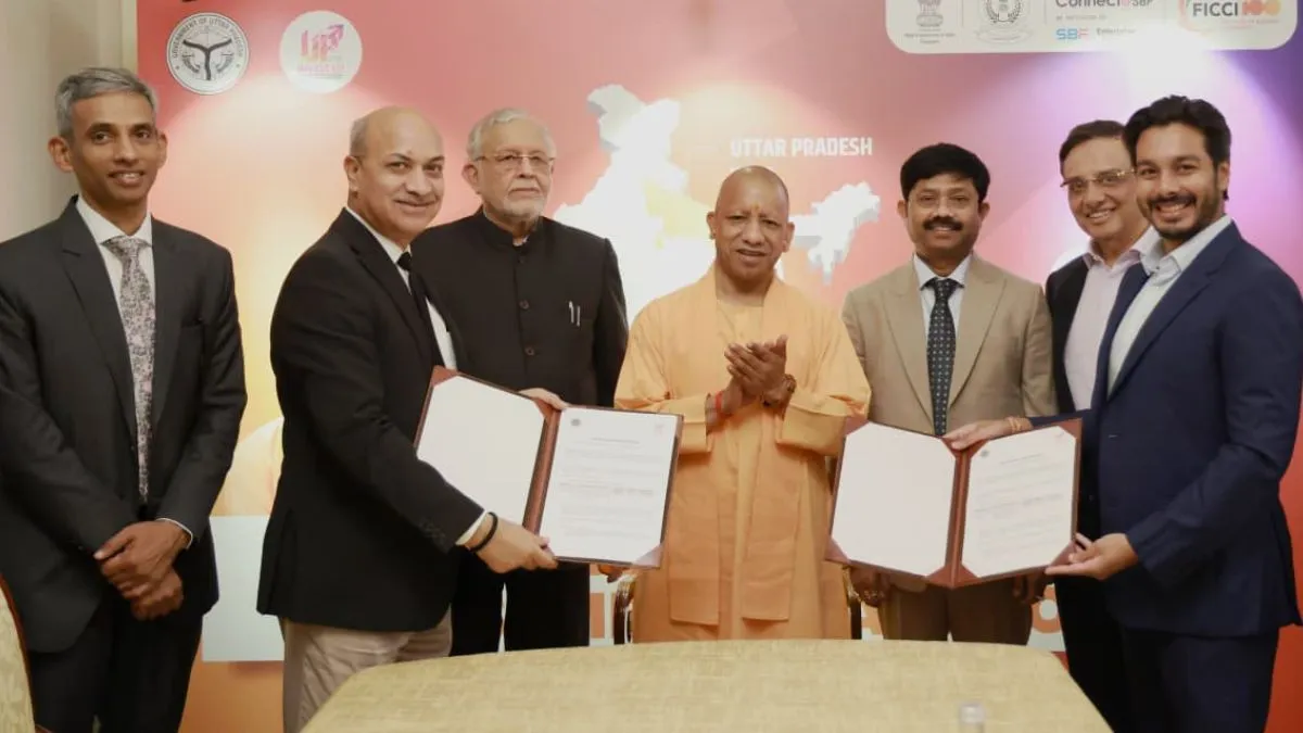 उत्तर प्रदेश के मुख्यमंत्री योगी आदित्यनाथ ने सिंगापुर यात्रा के पहले दिन बड़ी सफलता हासिल की है। यूनिवर्सल सक्सेस ग्रुप के साथ कुल 6,650 करोड़ रुपये के निवेश।