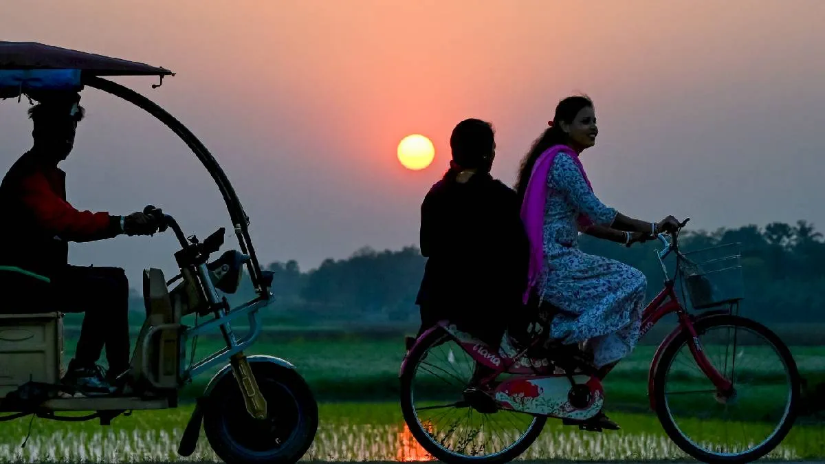 पश्चिमी विक्षोभ का असर: हिमालय में बारिश-बर्फबारी, उत्तर भारत में घना कोहरा; दिल्ली में न्यूनतम तापमान 9-11°C रहने की संभावना